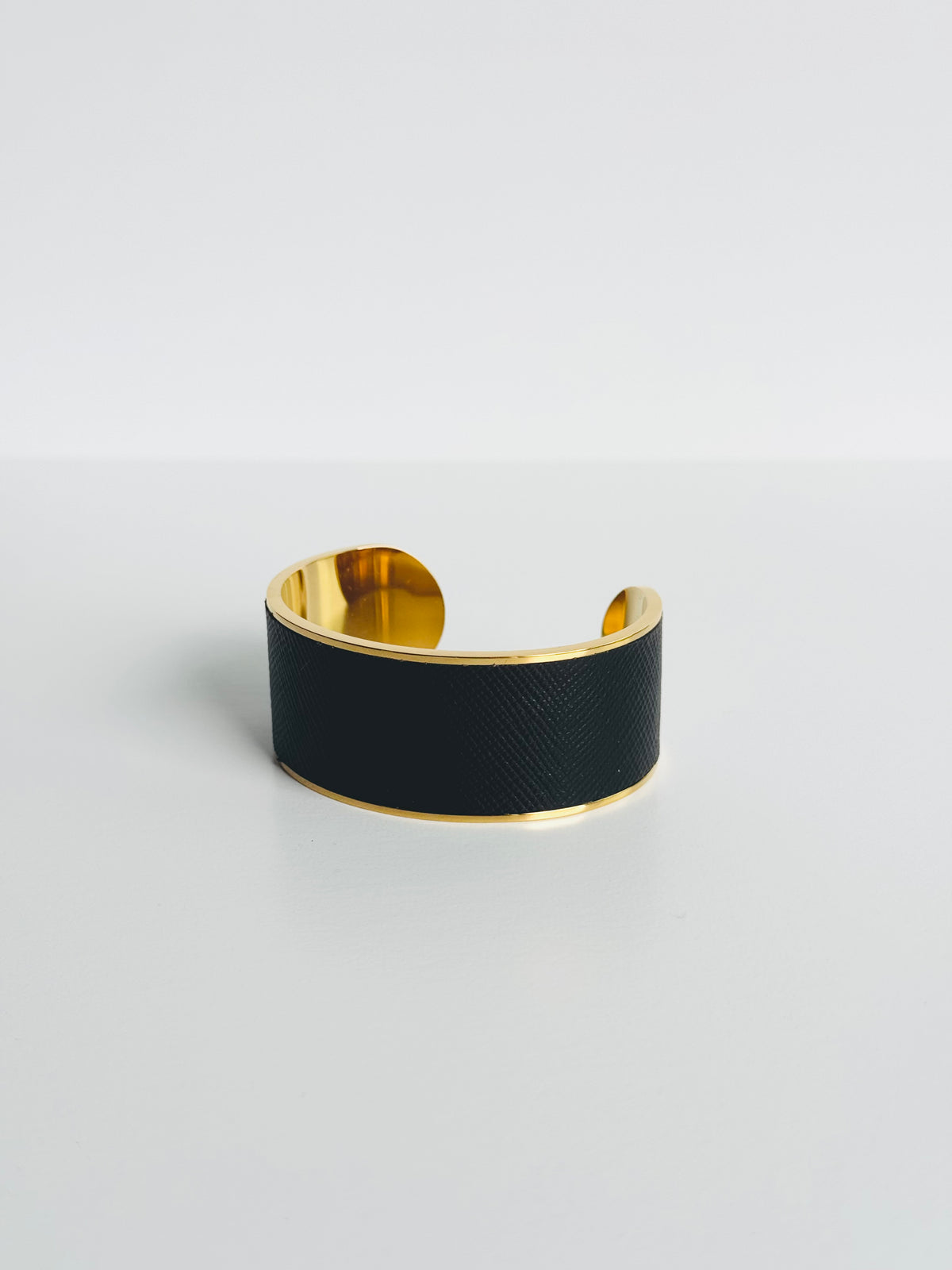 Cufflet – 24K Gold & Saffiano Leather